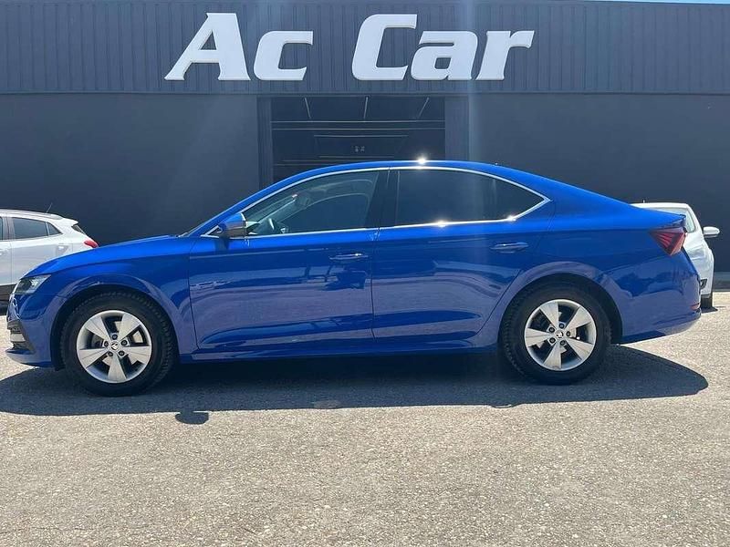 Azul Usado 2021 Skoda Octavia Ambition Utilitario | 16.500 € (Precio justo) - Imagen 1/4
