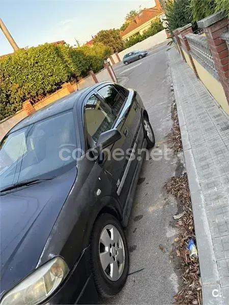 Usado Opel Astra Edition 125 CV (91 kW) 2002 Negro Berlina