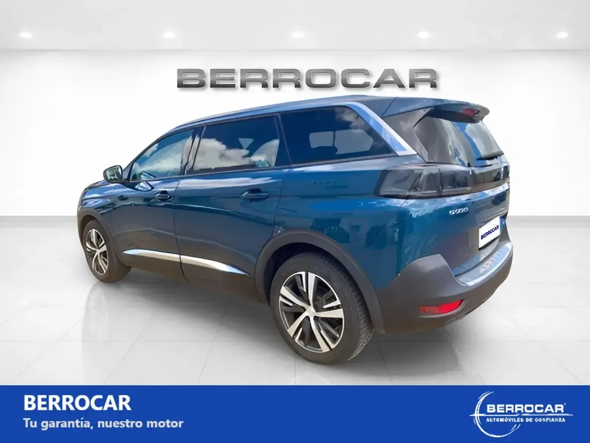 Usado Peugeot 5008 Allure 136 CV (100 kW) 2024 Azul SUV