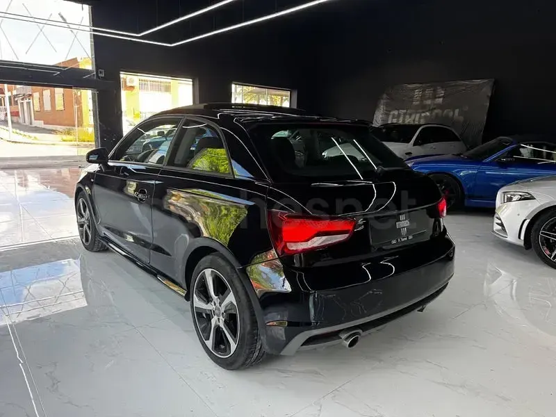 Usado Audi A1 116 CV (85 kW) 2016 Negro Utilitario