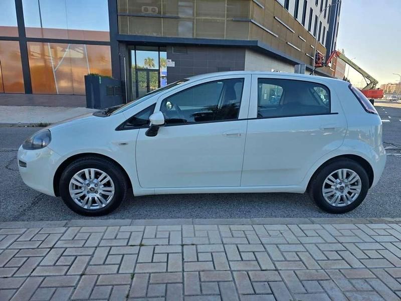 Usado Fiat Punto Easy 75 CV (55 kW) 2016 Blanco Utilitario