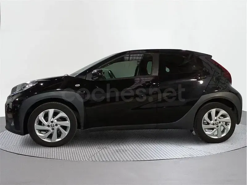 Usado Toyota Aygo X Play 72 CV (52 kW) 2024 Negro SUV