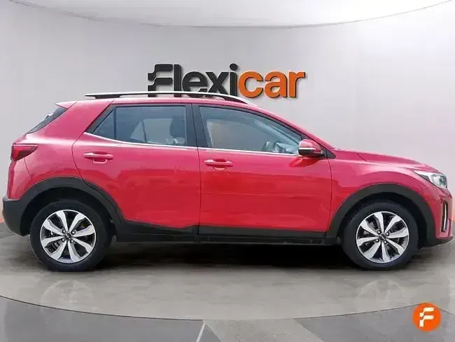 Usado Kia Stonic 100 CV (73 kW) 2024 Rojo SUV