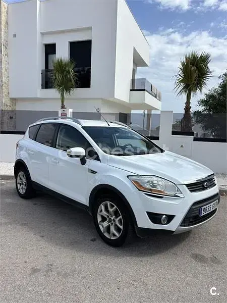 Usado Ford Kuga Trend 140 HP (102 kW) 2010 Branco SUV