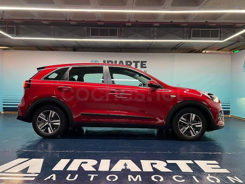 Usado Kia Niro 141 CV (103 kW) 2022 Rojo SUV