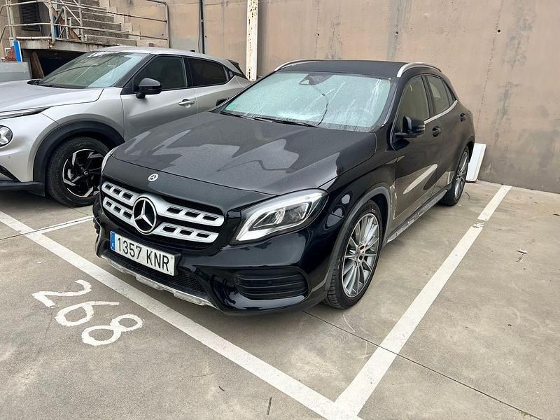 Usado Mercedes GLA200 156 CV (114 kW) 2018 Negro SUV
