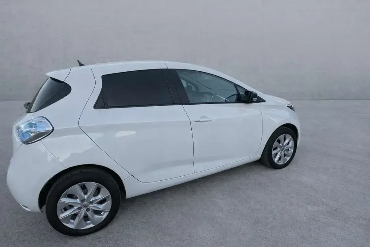 Usado Renault Zoe Intens 64 kW (88 CV) 2016 Blanco Utilitario