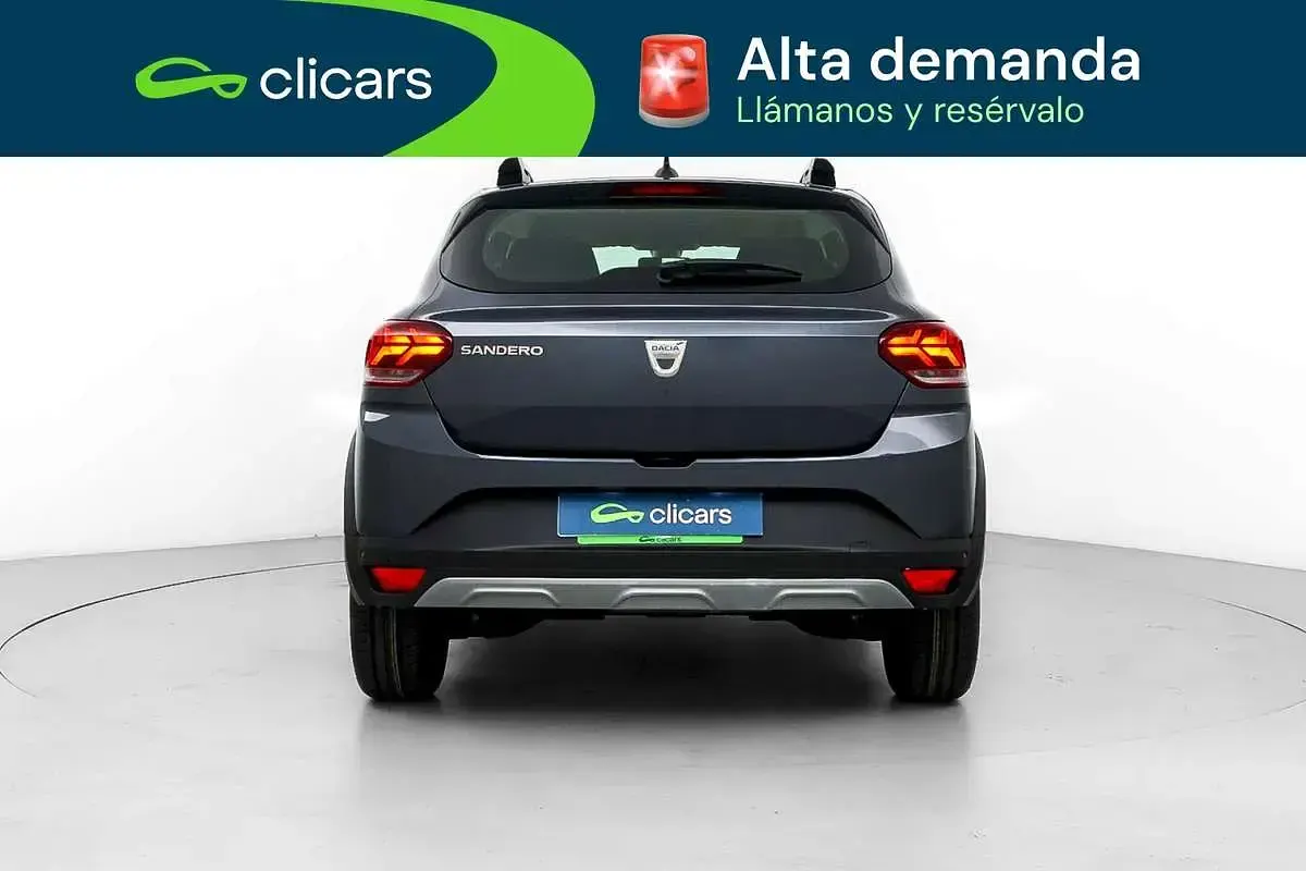 Usado Dacia Sandero Expression 101 CV (74 kW) 2022 Gris Utilitario