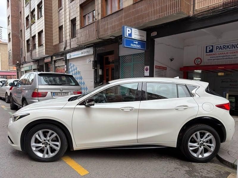 Usado Infiniti Q30 Premium 170 CV (125 kW) 2016 Blanco Berlina