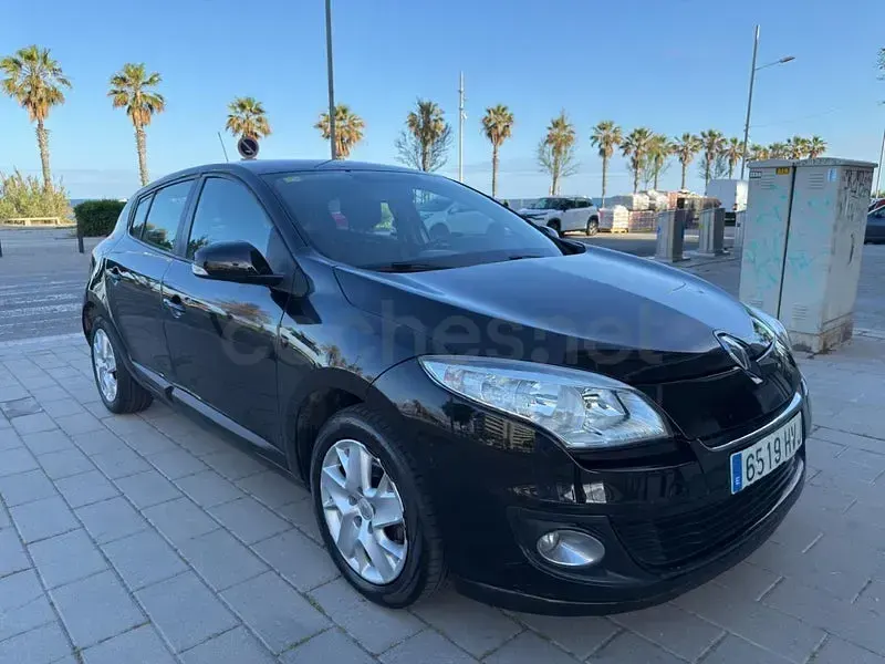 Usado Renault Mégane LIMITED 110 CV (80 kW) 2014 Negro Berlina