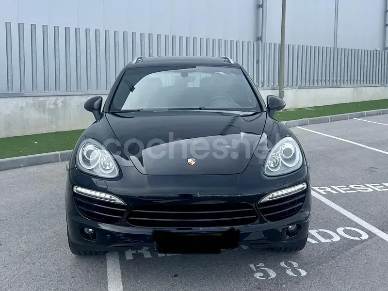 Käytetty Porsche Cayenne 245 HP (180 kW) 2012 Musta Katumaasturi