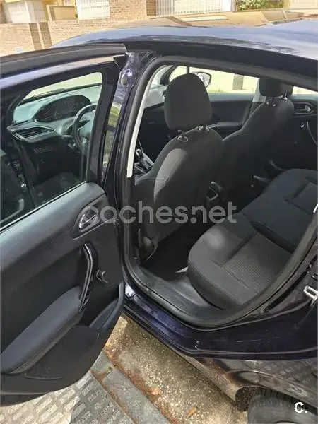 Usado Peugeot 208 Signature Sky 82 CV (60 kW) 2019 Azul Utilitario