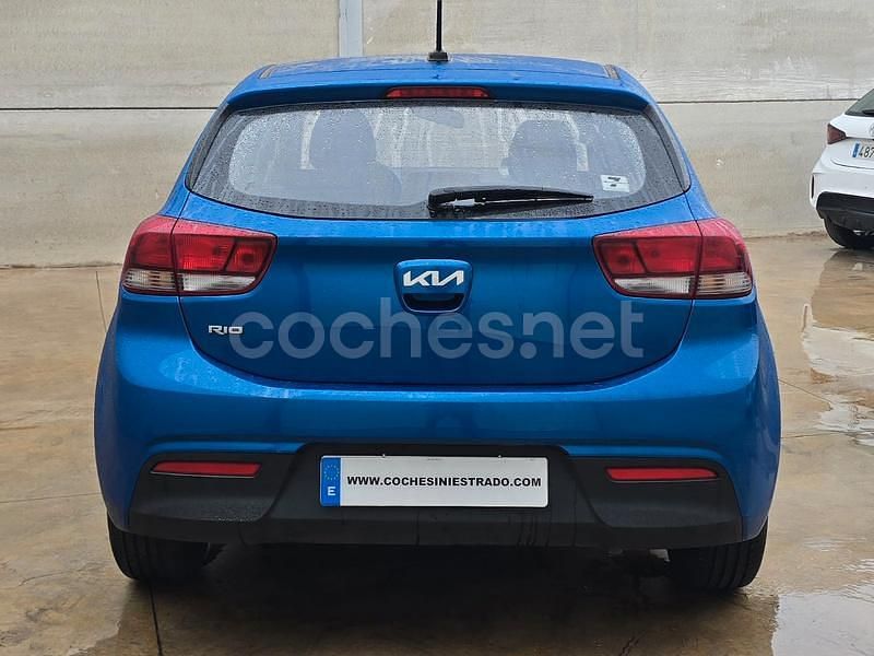 Usado Kia Rio 84 CV (61 kW) 2022 Azul Berlina