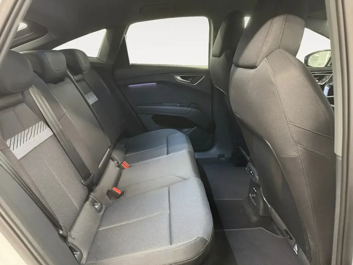 Usado Audi Q4 Sportback e-tron 154 kW (210 CV) 2025 Blanco SUV