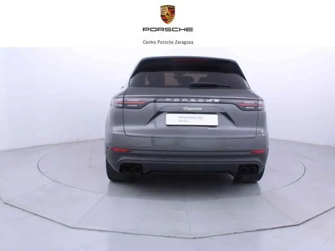 Usado Porsche Cayenne 468 CV (344 kW) 2019 Gris / plata SUV