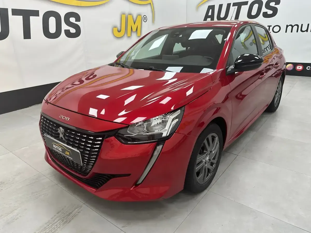 Usado Peugeot 208 Active 100 CV (73 kW) 2022 Rojo Utilitario