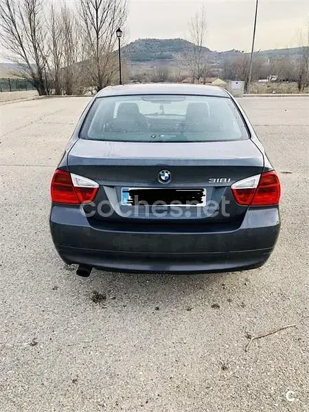 Usado BMW 318 129 CV (94 kW) 2007 Gris / plata Berlina