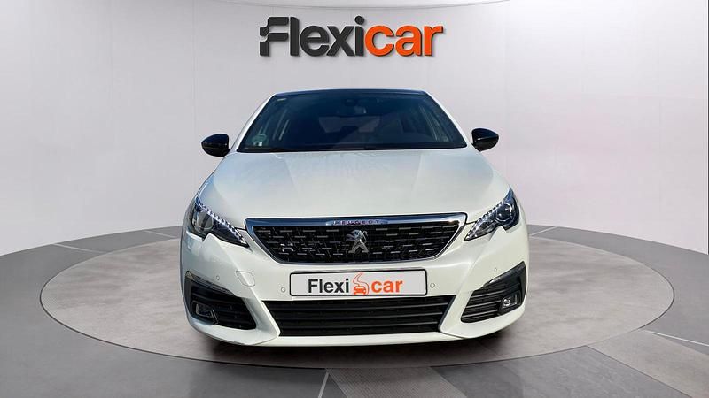 Usado Peugeot 308 GT-line 131 CV (96 kW) 2018 Blanco Berlina