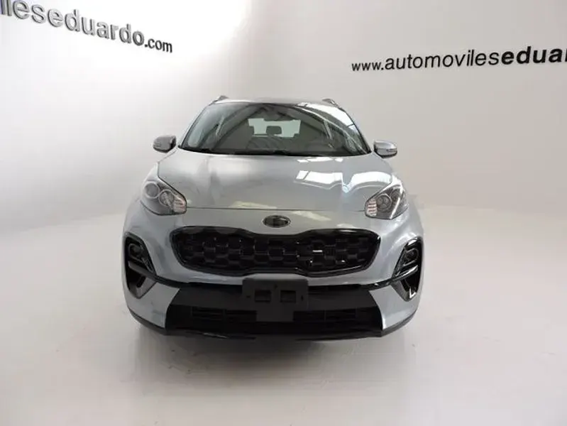 Usado Kia Sportage 115 CV (84 kW) 2021 Gris / plata SUV
