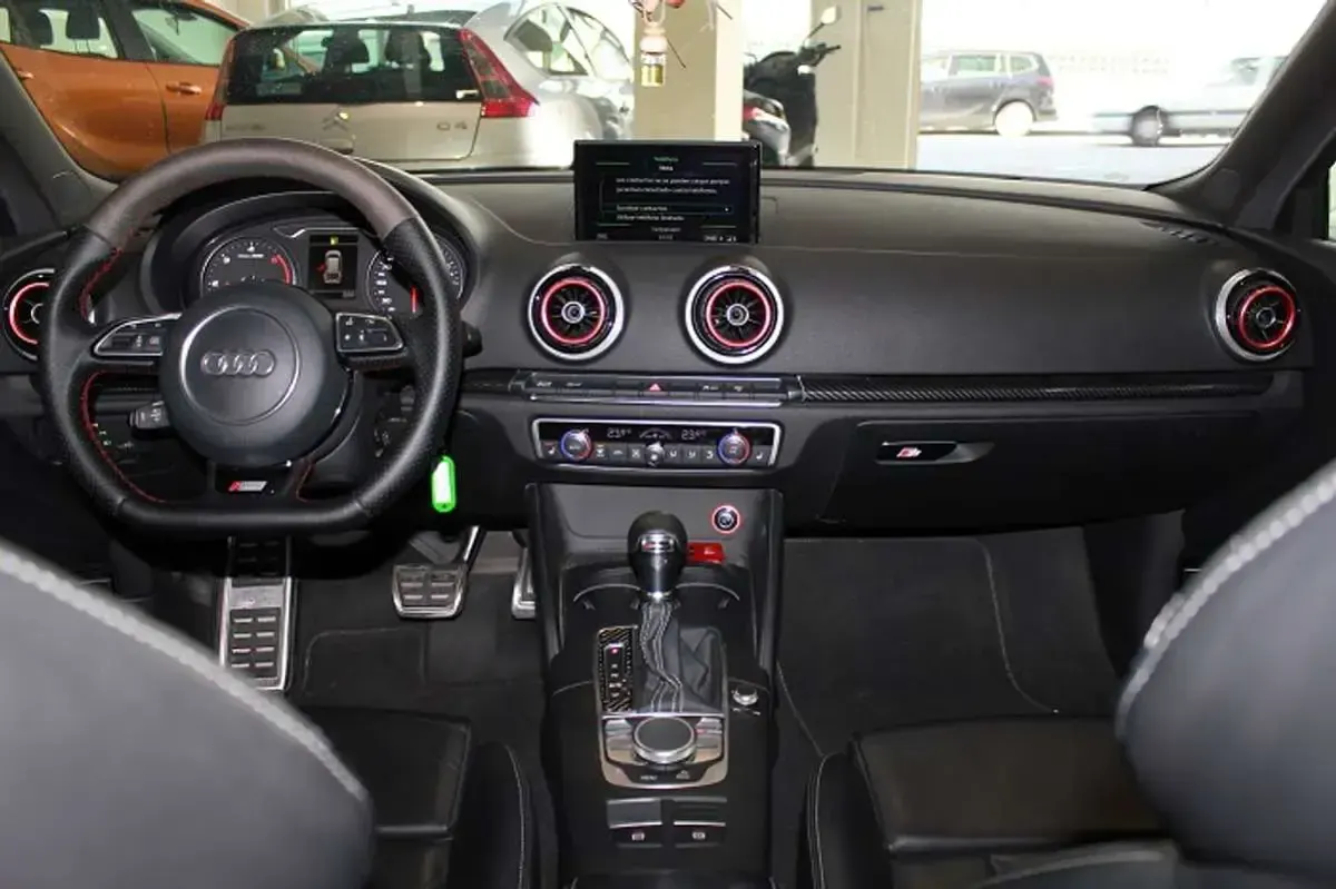 Usado Audi A3 Sportback S-Line 150 CV (110 kW) 2015 Gris / plata Utilitario