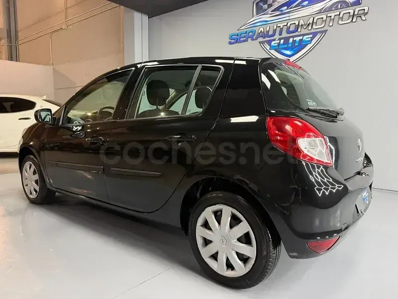 Usado Renault Clio IV 75 CV (55 kW) 2012 Negro Berlina
