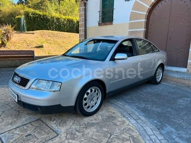 Usado Audi A6 150 CV (110 kW) 1999 Gris / plata Berlina