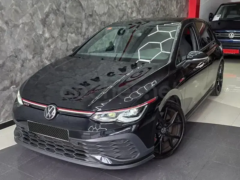 Usado VW Golf VIII GTI Clubsport 301 CV (221 kW) 2022 Negro Berlina
