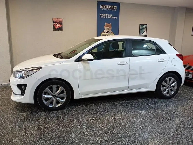 Begagnad Kia Rio 100 HK (73 kW) 2022 Vit Sedan