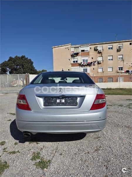 Usado Mercedes C220 Avantgarde 150 HP (110 kW) 2007 Cinzento Sedan