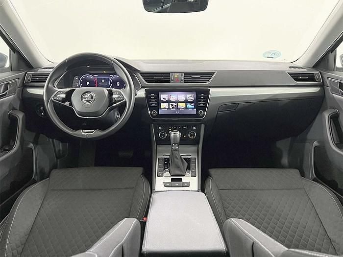 Usado Skoda Superb Ambition 150 HP (110 kW) 2023 Cinzento Carrinha
