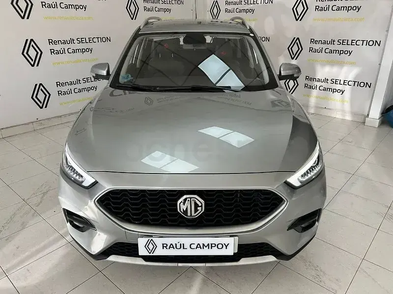 Usado MG ZS Comfort 106 CV (77 kW) 2023 Gris / plata SUV