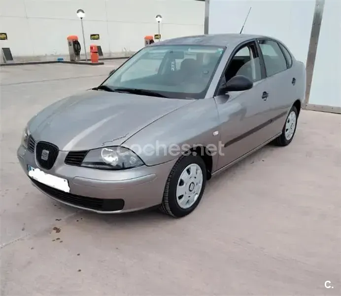 Usado Seat Cordoba Stella 68 CV (50 kW) 2003 Beige Berlina