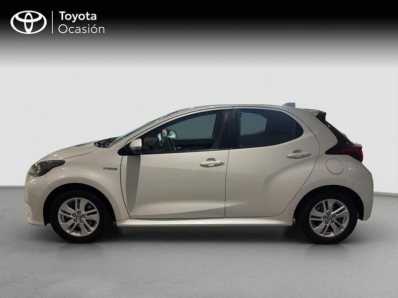 Usado Toyota Yaris Active 116 CV (85 kW) 2021 Blanco Utilitario