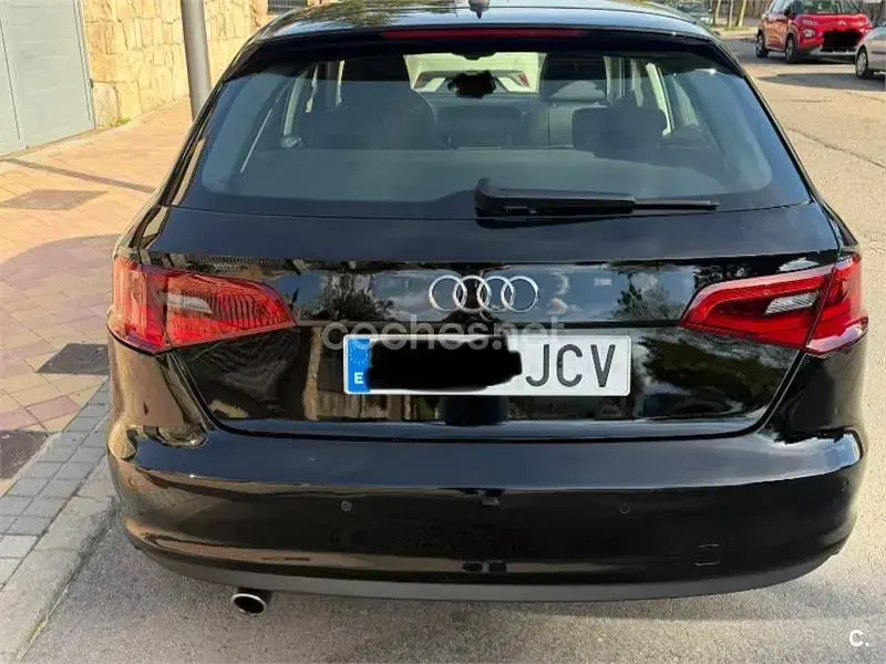 Usado Audi A3 Attraction 110 CV (80 kW) 2015 Negro Berlina