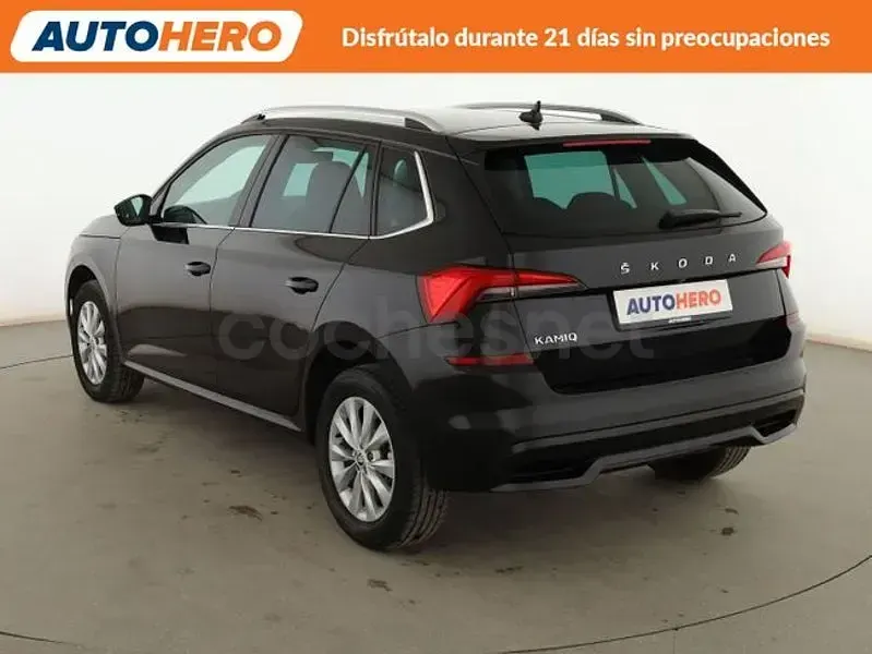 Usado Skoda Kamiq Ambition 110 CV (80 kW) 2022 Negro SUV
