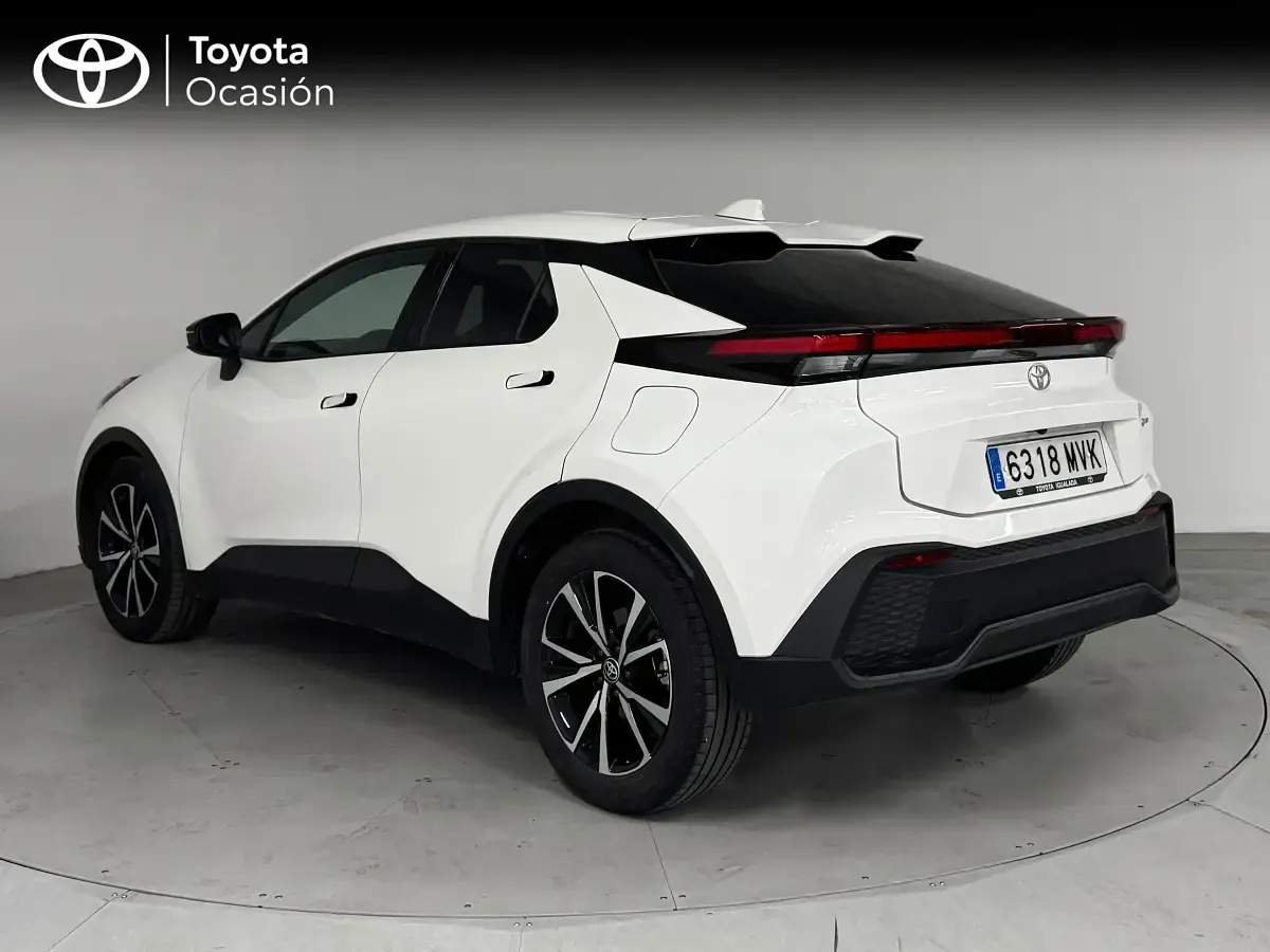 Begagnad Toyota C-HR Advance 140 HK (102 kW) 2024 Vit SUV