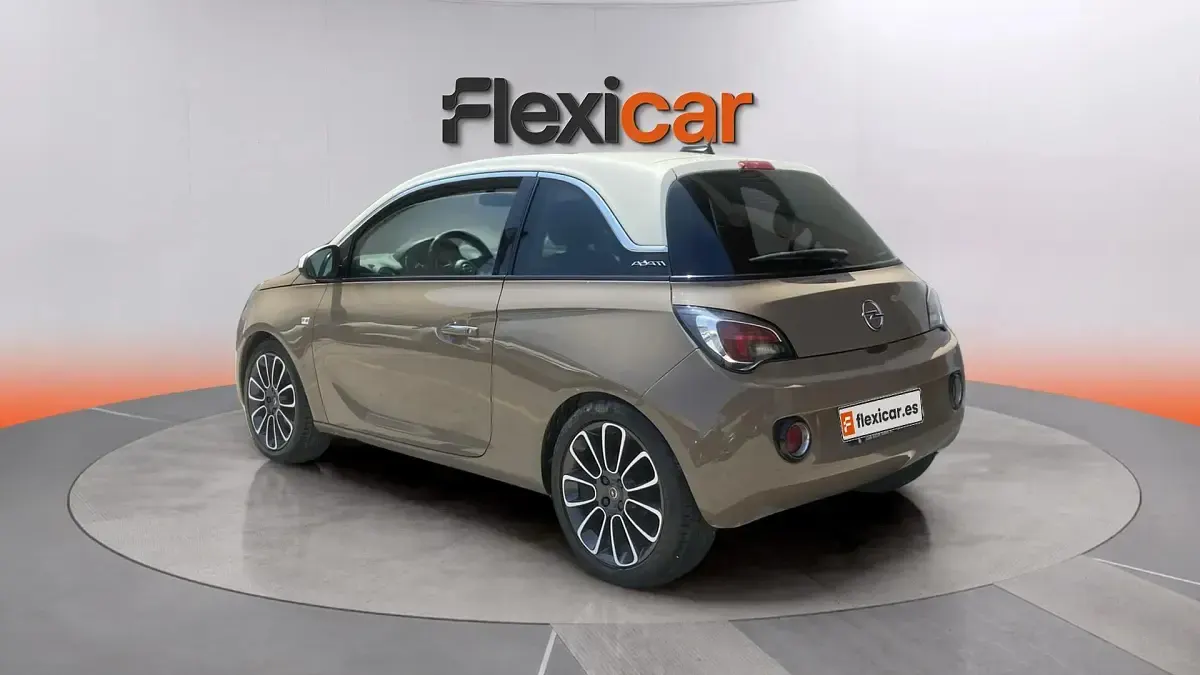 Usado Opel Adam Glam 101 CV (74 kW) 2017 Marrón Utilitario