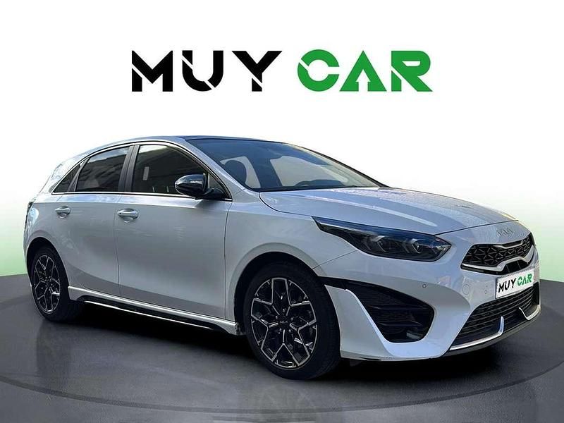 Blanco Usado 2022 Kia Ceed GT GT-Line Utilitario | 23.990 € (Caro) - Imagen 1/4