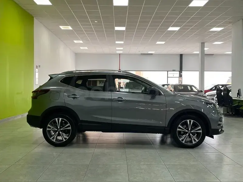 Usado Nissan Qashqai N-Connecta 158 CV (116 kW) 2021 Gris / plata SUV