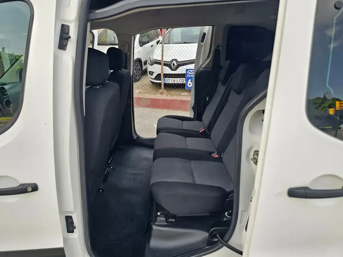 Usado Peugeot Partner Tepee Access 100 CV (73 kW) 2018 Blanco Monovolumen