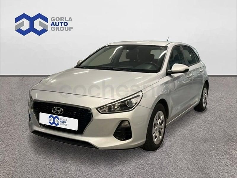 Gris / plata Usado 2017 Hyundai i30 Berlina | 10.900 € (Precio justo) - Imagen 1/4