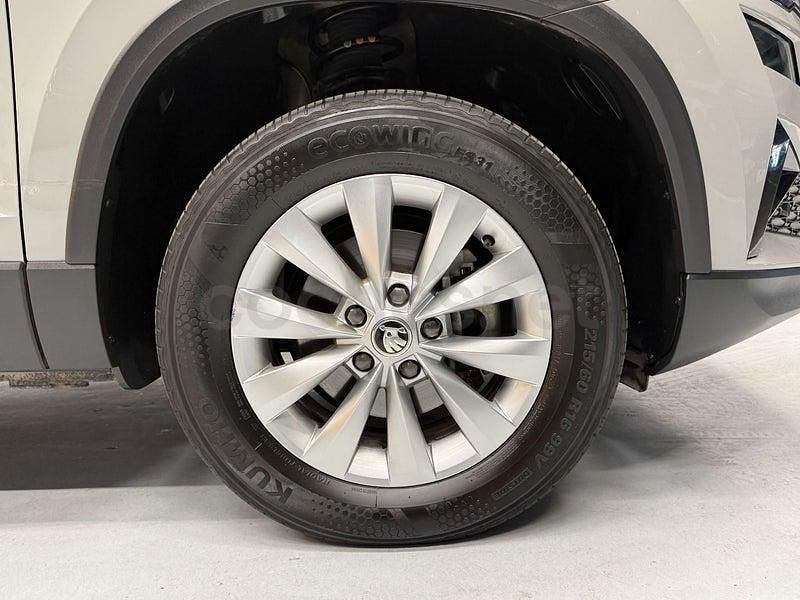 Usado Skoda Karoq Ambition 110 CV (80 kW) 2022 Gris / plata SUV