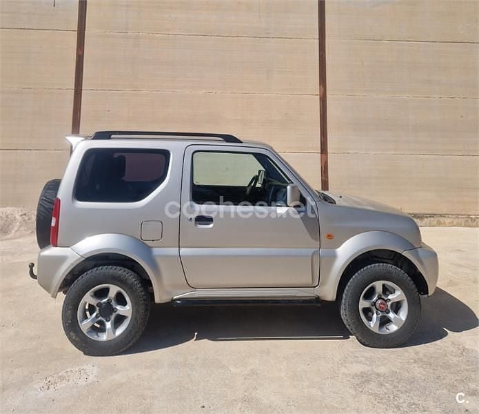 Usado Suzuki Jimny 85 CV (62 kW) 2006 Gris / plata SUV