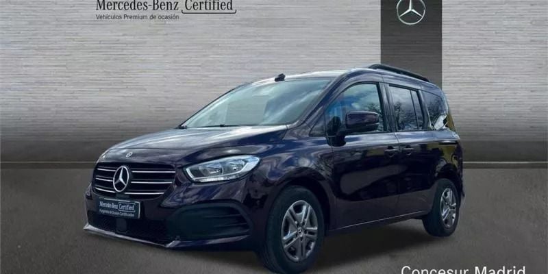 Rojo Usado 2024 Mercedes 180 Berlina | 29.000 € (Caro) - Imagen 1/4