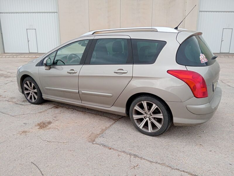 Beige Usado 2011 Peugeot 308 Access Familiar | 5500 € (Precio justo) - Imagen 1/4