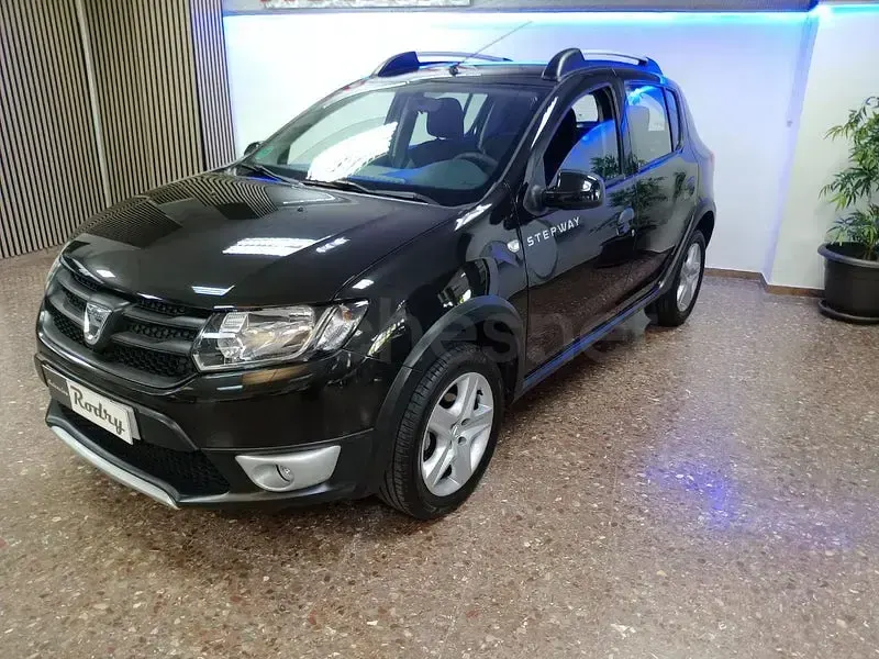 Usado Dacia Sandero Stepway 90 CV (66 kW) 2016 Negro Berlina