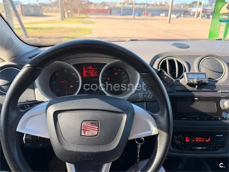 Usado Seat Ibiza SC 90 CV (66 kW) 2010 Rojo Utilitario