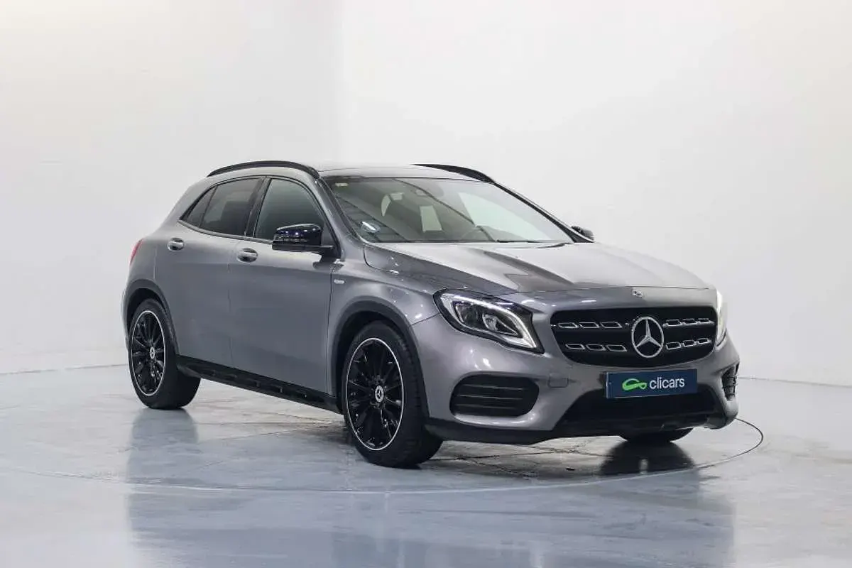 Usado Mercedes GLA200 156 CV (114 kW) 2020 Gris SUV