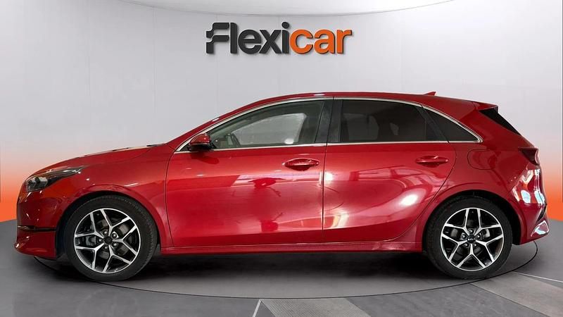 Usado Kia Ceed 100 CV (73 kW) 2021 Granate Utilitario