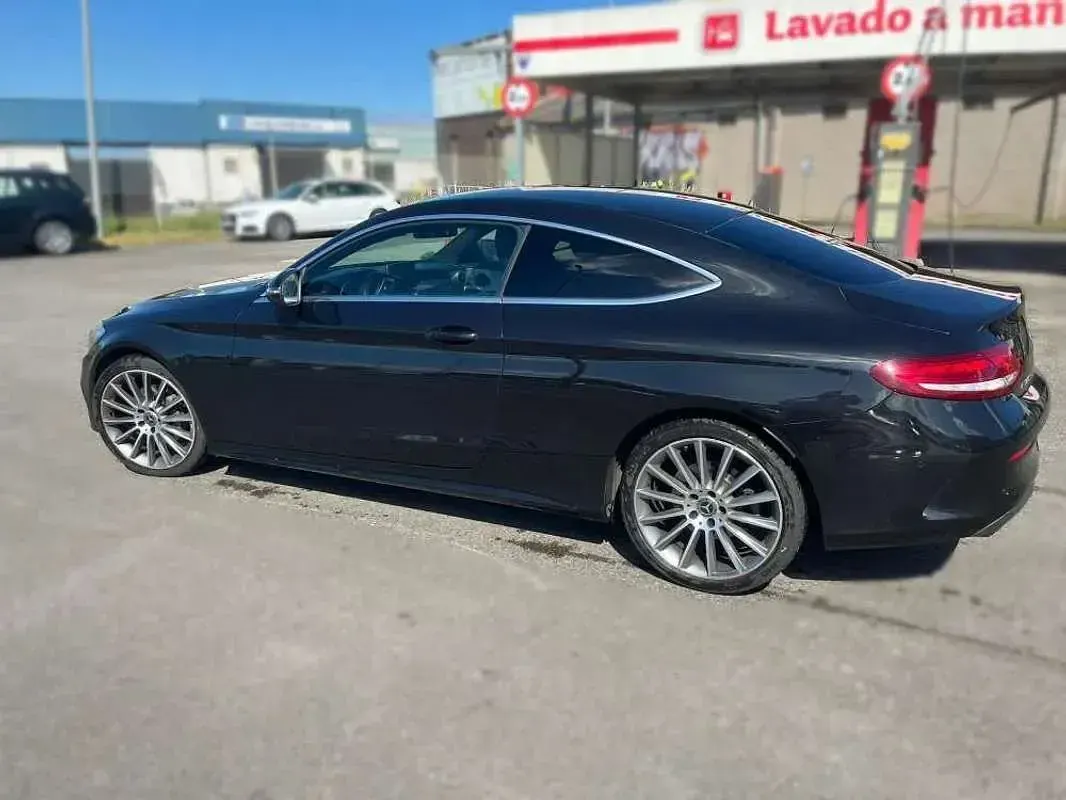 Usado Mercedes C220 194 CV (142 kW) 2018 Negro Coupe